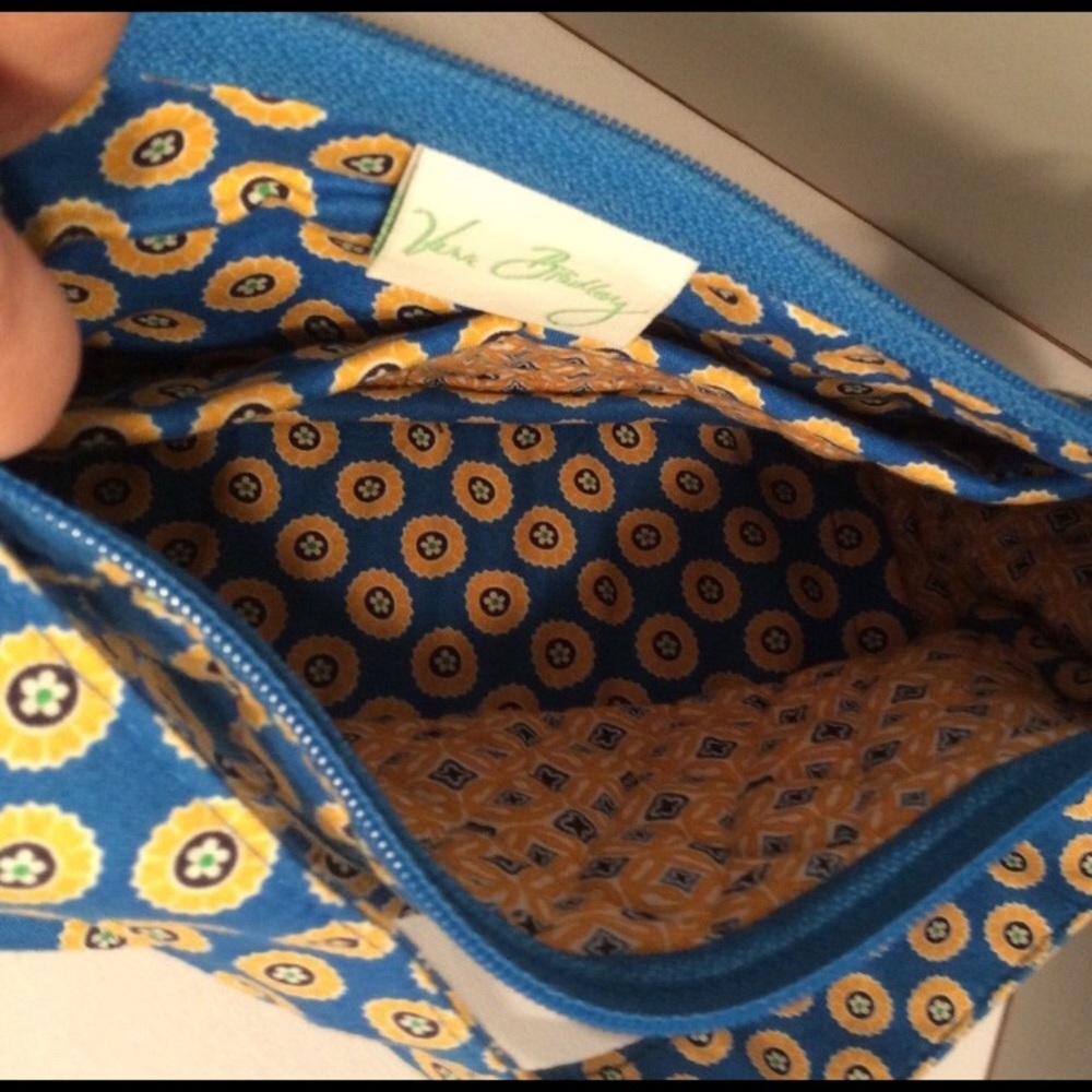 VERA BRADLEY PURSE THAT LOOKS LIKE NEW-GORGEOUS - Picture 2 of 7